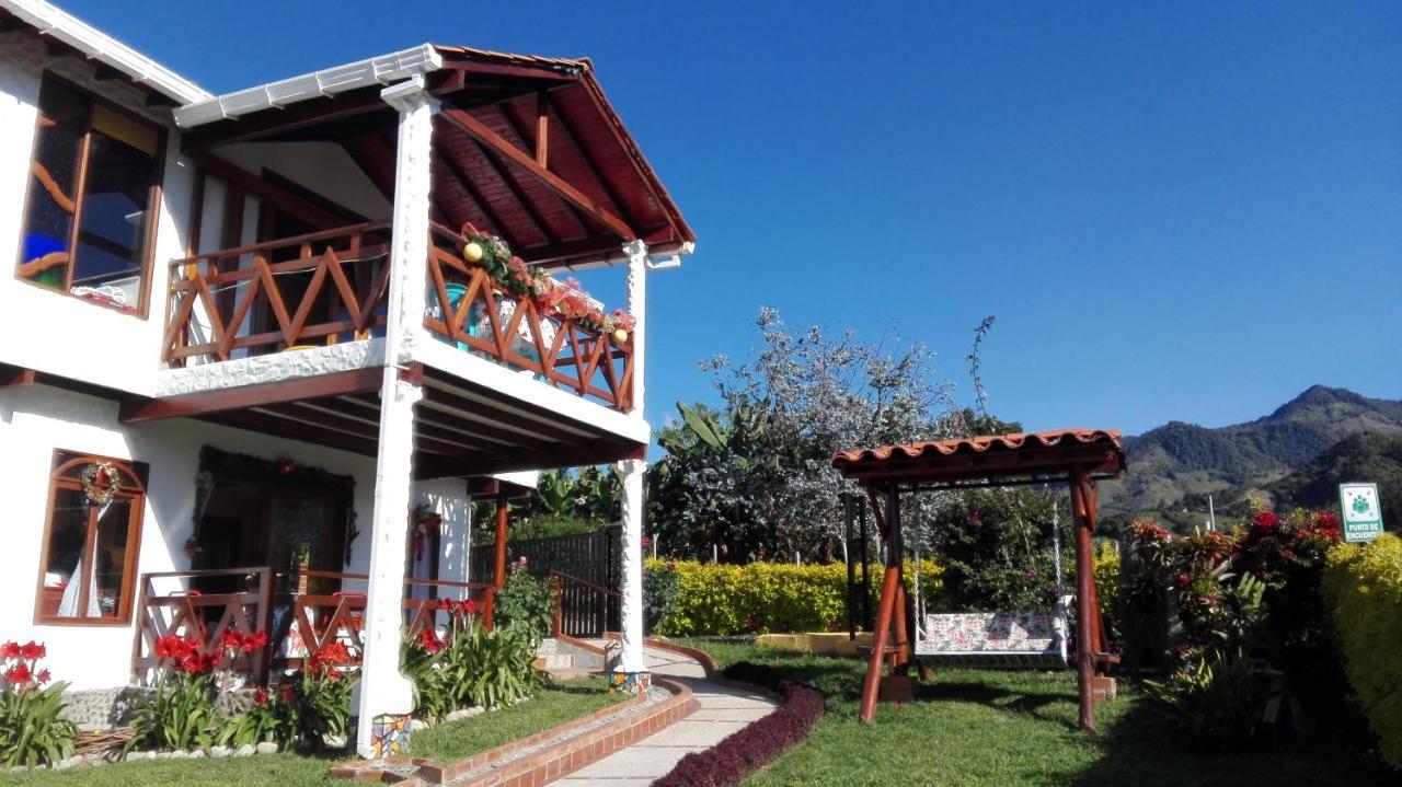 Coliving La Boira Acomodação com café da manhã Jardin Exterior foto