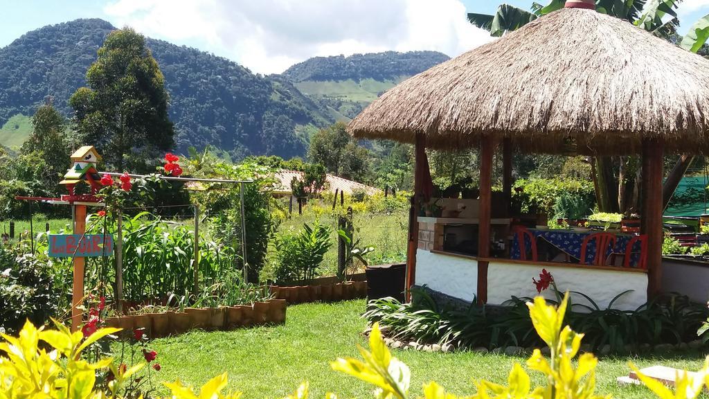 Coliving La Boira Acomodação com café da manhã Jardin Exterior foto