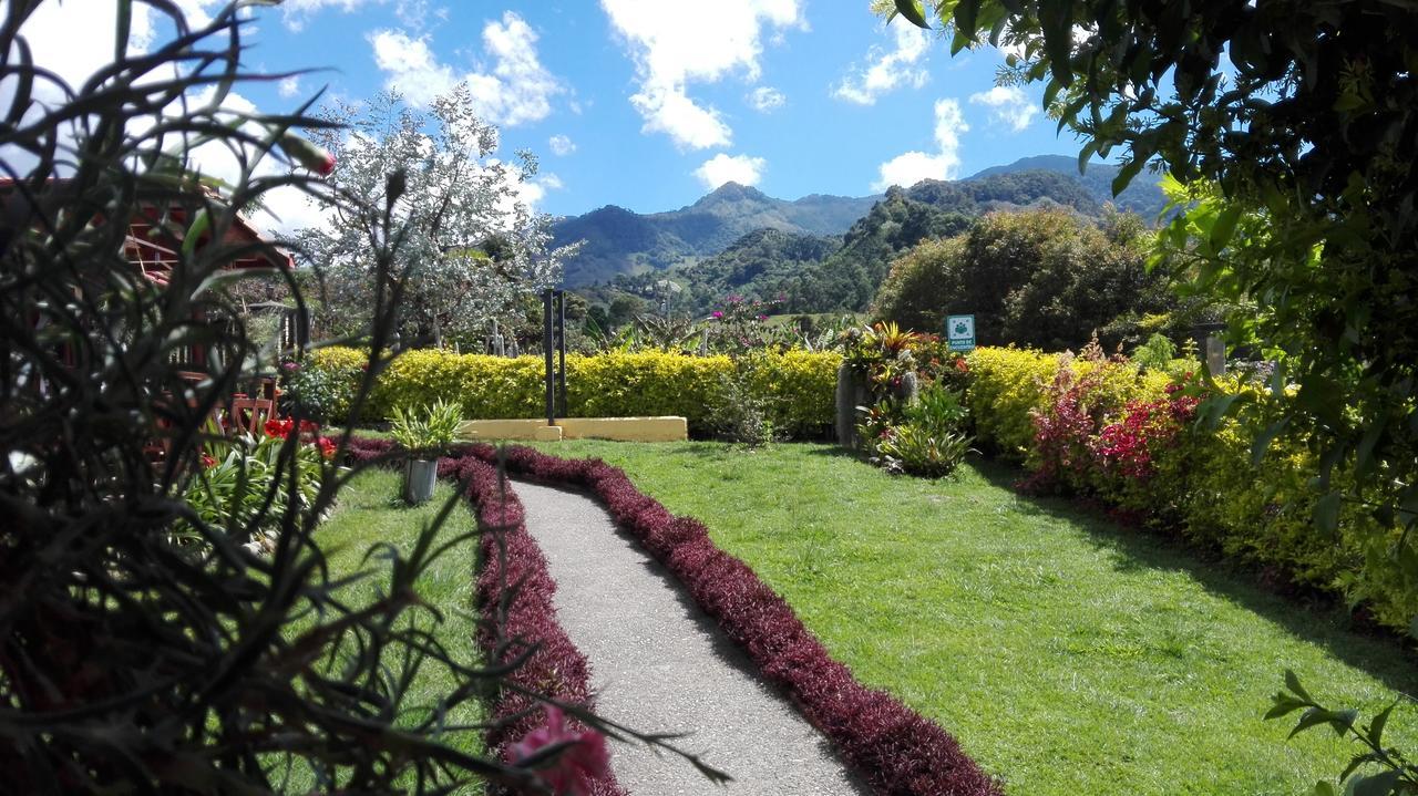 Coliving La Boira Acomodação com café da manhã Jardin Exterior foto