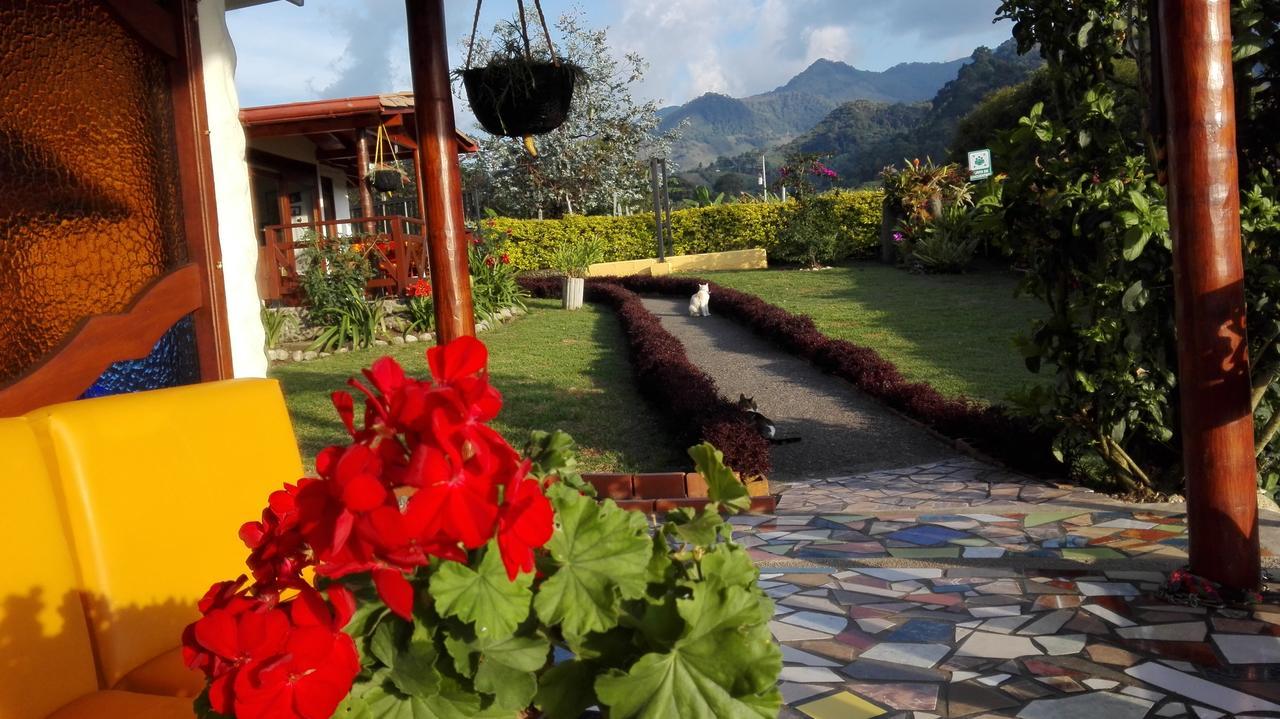 Coliving La Boira Acomodação com café da manhã Jardin Exterior foto