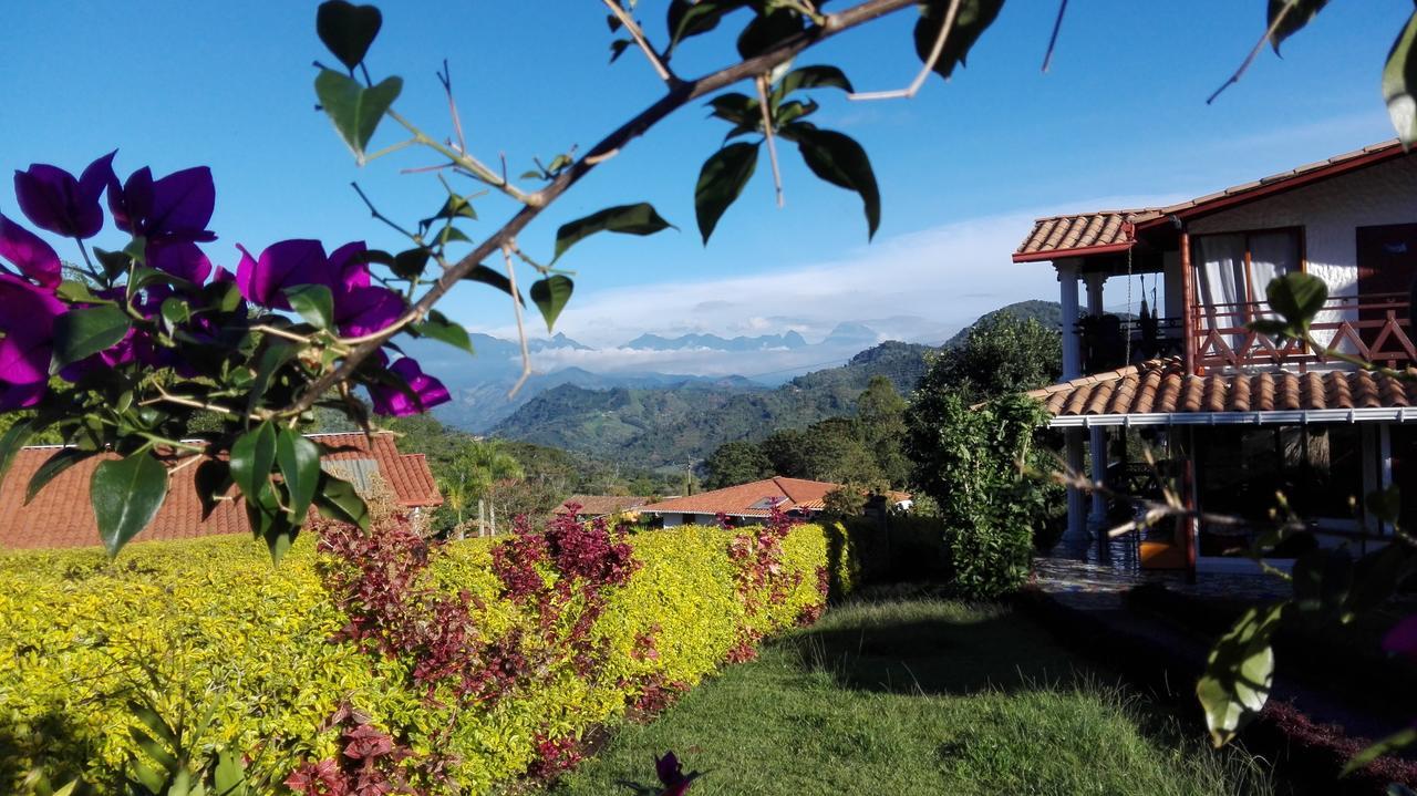 Coliving La Boira Acomodação com café da manhã Jardin Exterior foto