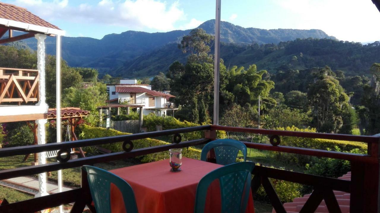 Coliving La Boira Acomodação com café da manhã Jardin Exterior foto